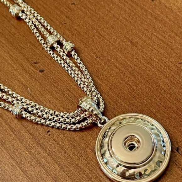 Magnolia and Vine Gold Tone Necklace - Holds one 20mm "original size" snap (NIC) - Picture 1 of 9